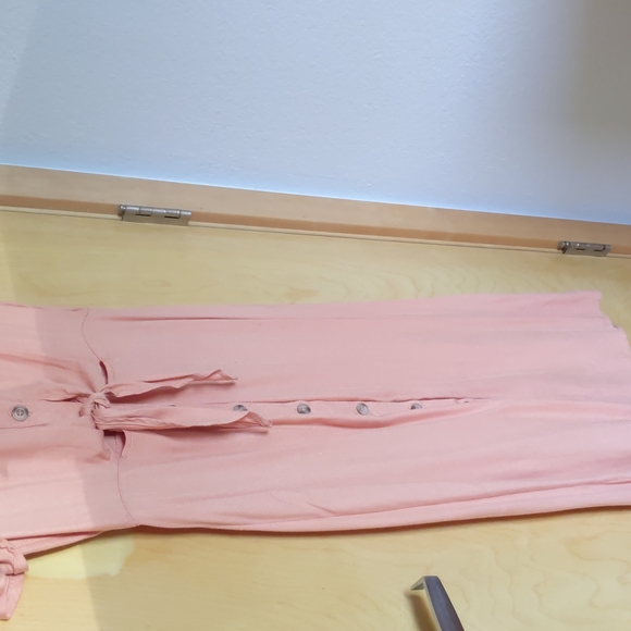 Gorgeous peach button up midi dress with midriff cutout. - Picture 3 of 4